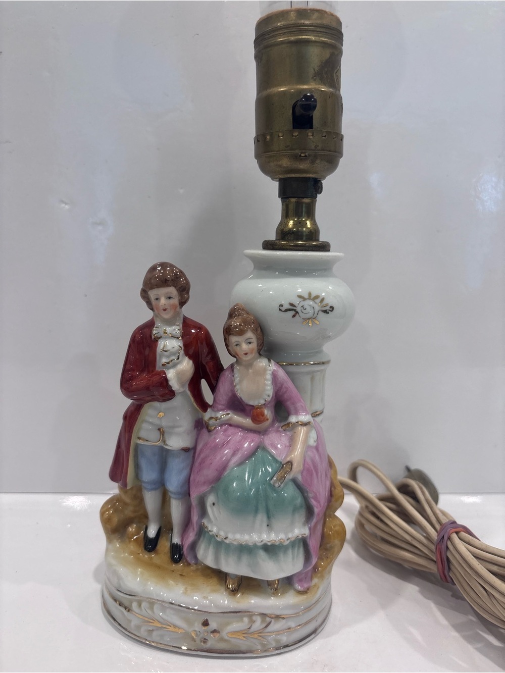 Vintage Maruyama Occupied Japan porcelain figural table lamp Victorian 1945-52